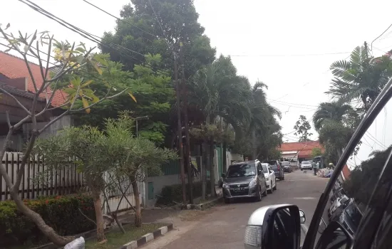 Rumah di lokasi tenang dgn akses mudah ke mana2 . blok  F