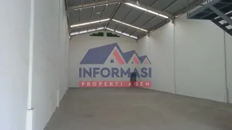 Di Komplek pergudangan indoserena