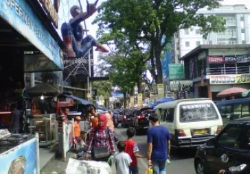 Di Cihampelas, Bandung