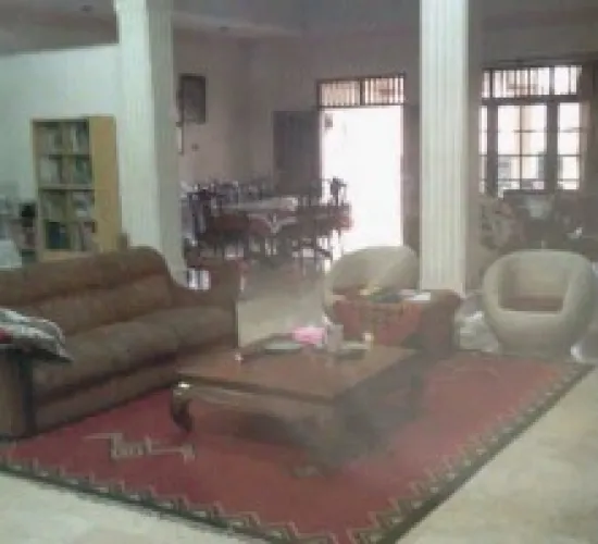 Di Bintaro Permai, dekat Univ Kedokteran Gigi Moestopo (HOEK