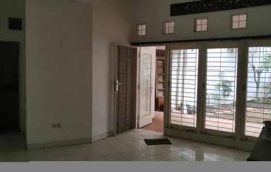 DISEWA RUMAH DI ANGGREK LOKA SEKTOR 2.1 BLOK C - BSD