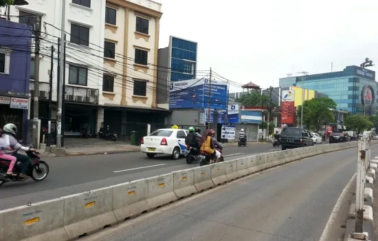 2 lantai di  Warung Buncit Raya, lokasi bagus!!