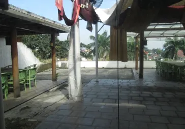 Harga hitung tanah saja....di jalan utama