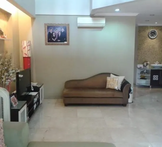 RUMAH CANTIK MINIMALIS CIDODOL KEB LAMA LT 160M2 HOEK BY HRY