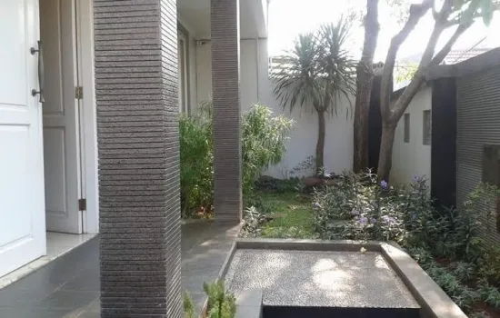 RUMAH CANTIK MINIMALIS CIDODOL KEB LAMA LT 160M2 HOEK BY HRY