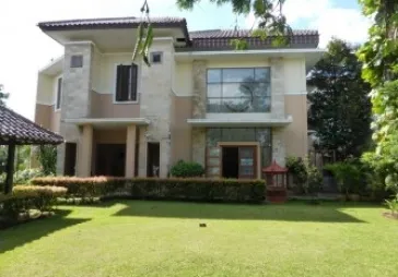 Rumah luas 1550 m2  Asri dan Mewah di Bintaro