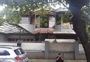 Rumah nyaman di lokasi Elite kebayoran baru , siap huni