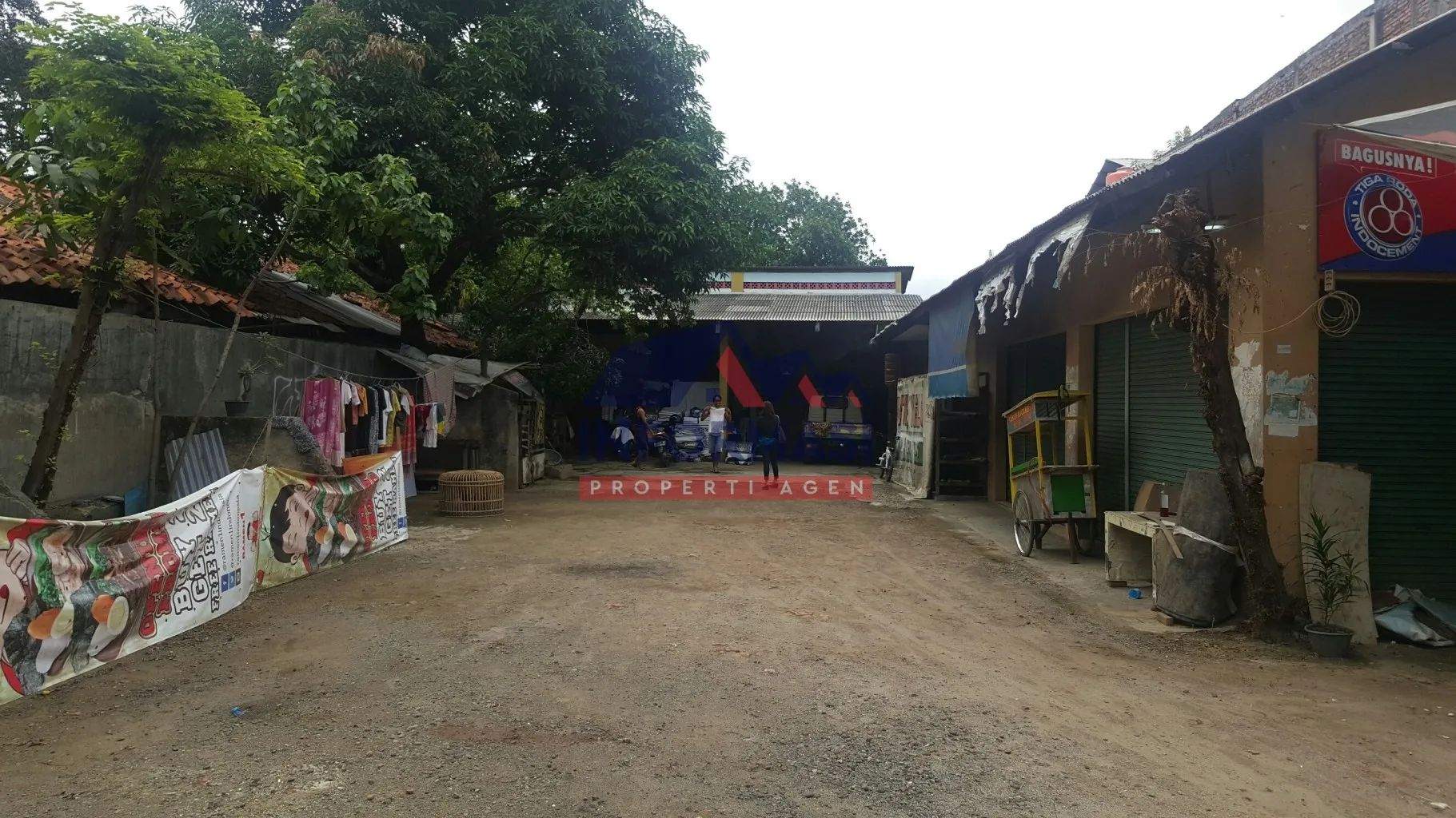 Tanah berikut bangunan di Meruya Selatan