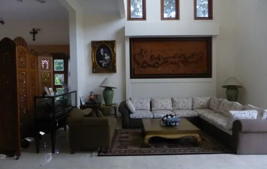 Rumah luas 1550 m2  Asri dan Mewah di Bintaro