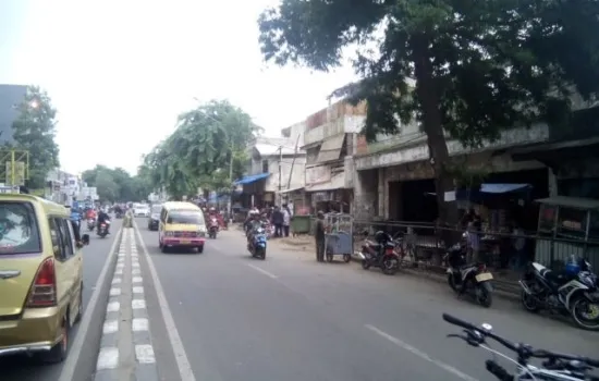 rumah tua lokasi strategis