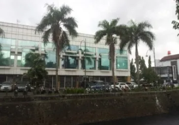 Ruko hoek strategis masih terawat