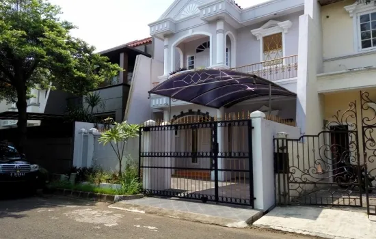 Rumah 2 Lt 4 + 1 KT 3 + 1 KM Siap Huni Semi Furnished