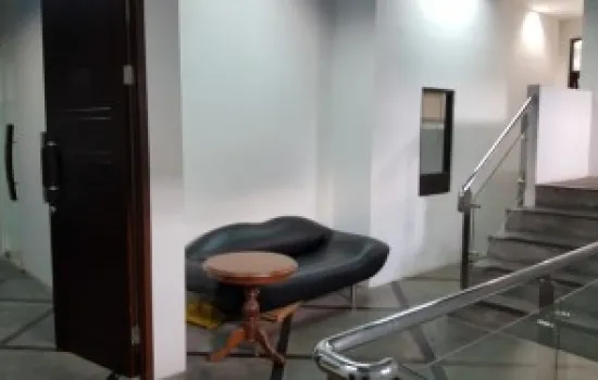 4 lantai lebar Model minimalis masih kondisi baru