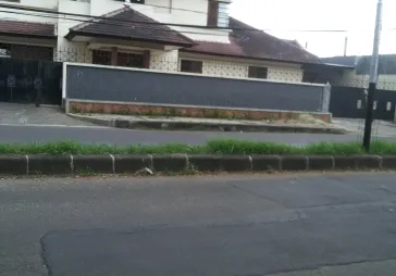 dijual rumah 2 lantai lokasi boulevard