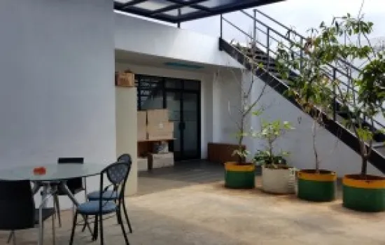 4 lantai lebar Model minimalis masih kondisi baru
