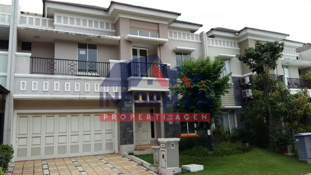 Rumah bagus 2 lantai , lokasi strategis , harga menarik