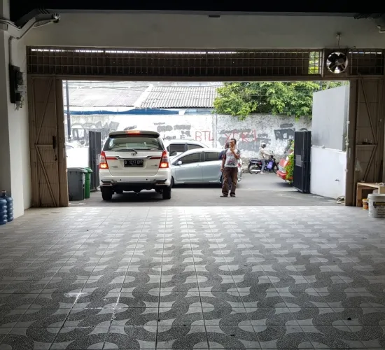 4 lantai lebar Model minimalis masih kondisi baru