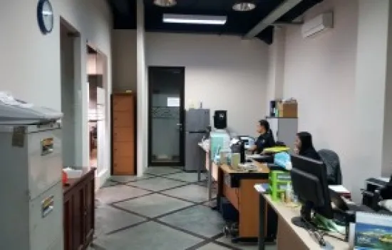 4 lantai lebar Model minimalis masih kondisi baru