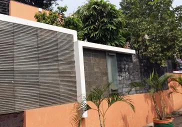 Rumah bagus 2 lt di daerah Kemanggisan