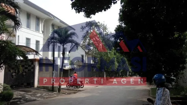 Rumah baru mewah bagus dan lokasi sangat strategis