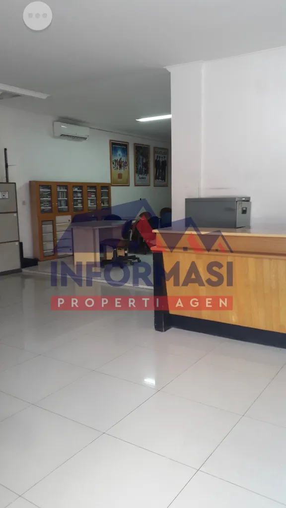 Lokasi strategis, Komersiil