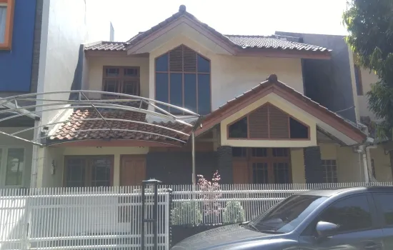 DISEWA RUMAH 2 LANTAI DI PURI KENCANA BLOK K, UKURAN 9 X 15