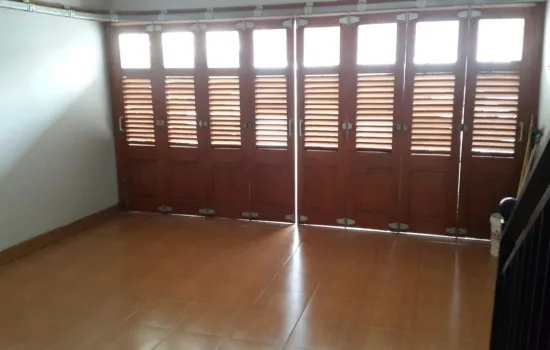 Rumah mewah baru n semi furnish dan kolam berenang