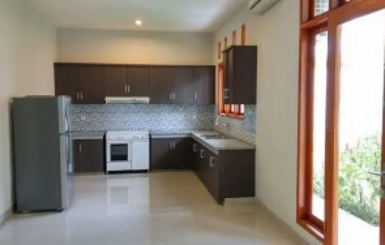 Rumah mewah baru n semi furnish dan kolam berenang