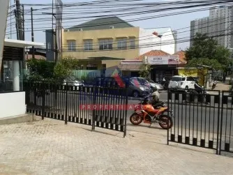 lokasi bagus, pinggir jalan