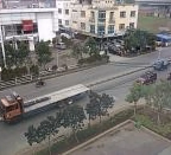 RUKO BBC (Boulevard Business Center), Hadap jalan raya