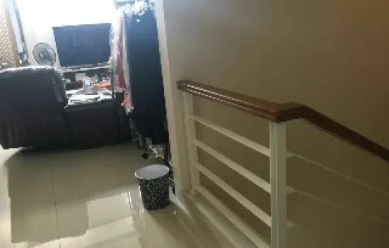 Stair dekat ruang keluarga lnt 2