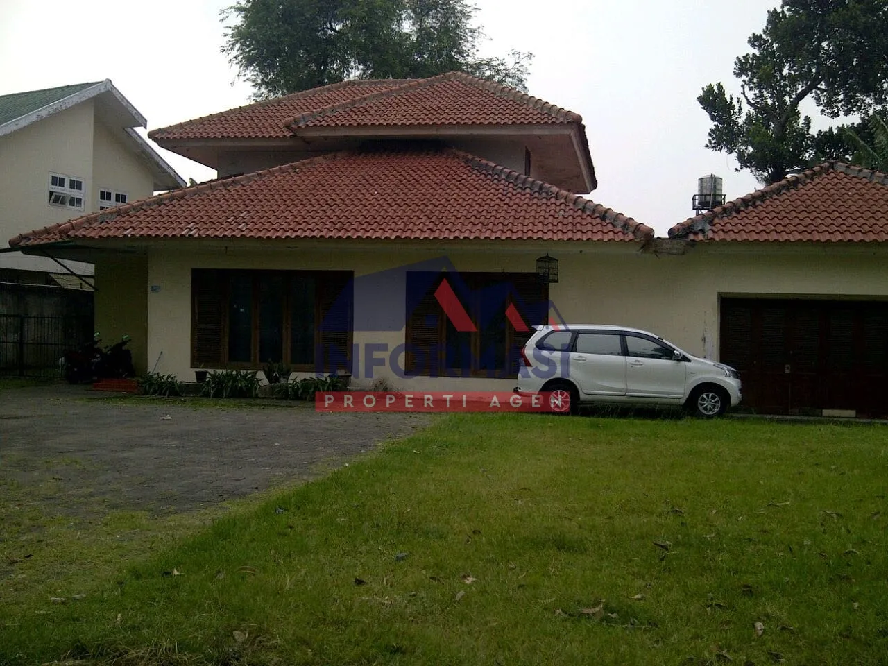 Dijual rumah sangat strategis cocok untuk invest atau untuk