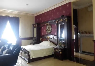 Rumah clasic dan lux. Fully furnished.