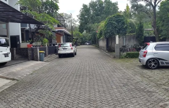 BINTARO CLUSTER dkt jalan rc veteran bintaro jaksel uk 240