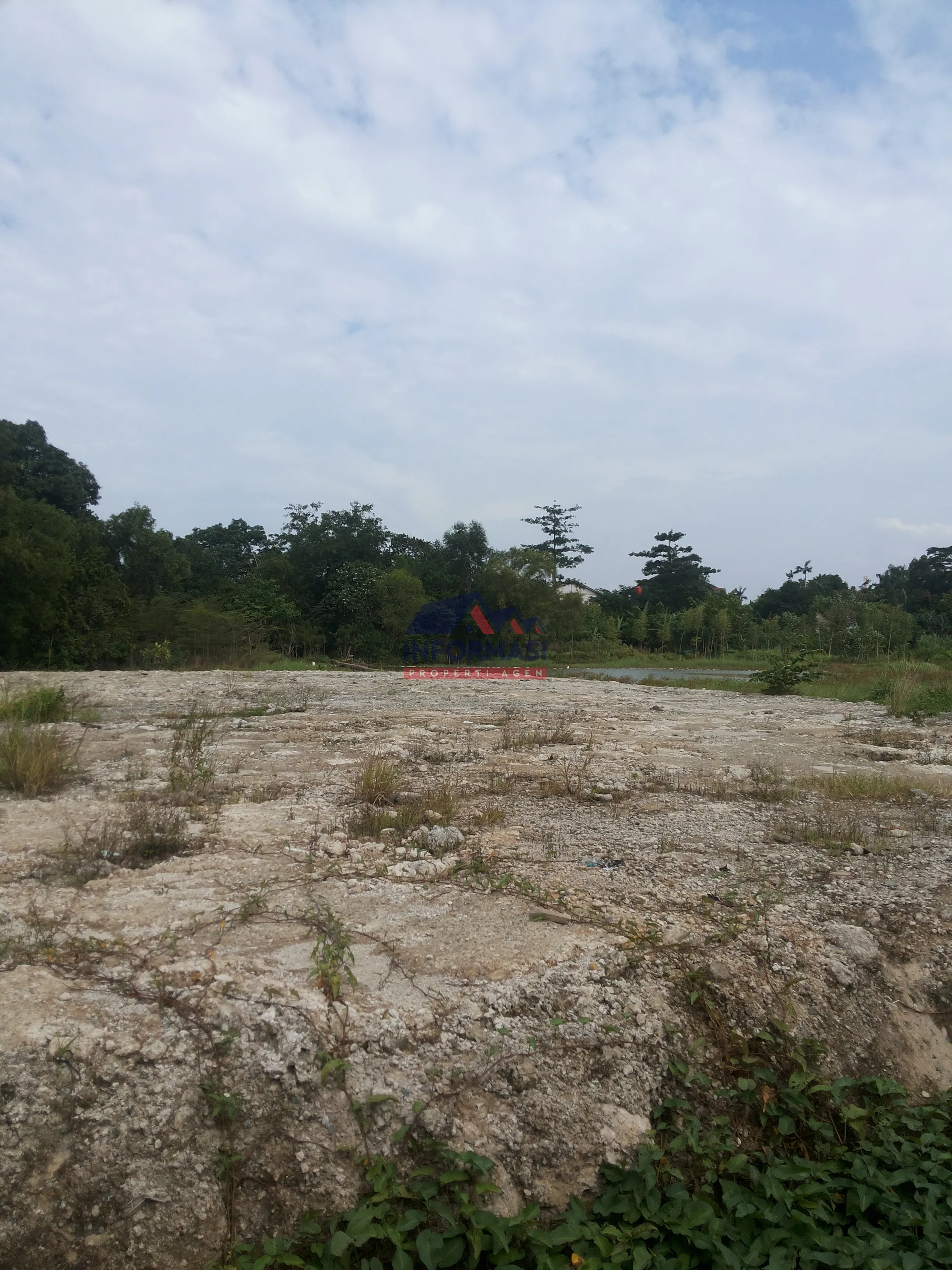 Tanah Lokasi sangat bagus dan strategis cocok untuk gudang