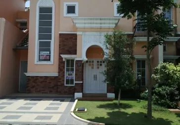Cluster Alicante luas 180 m2 2 lantai hadap utara