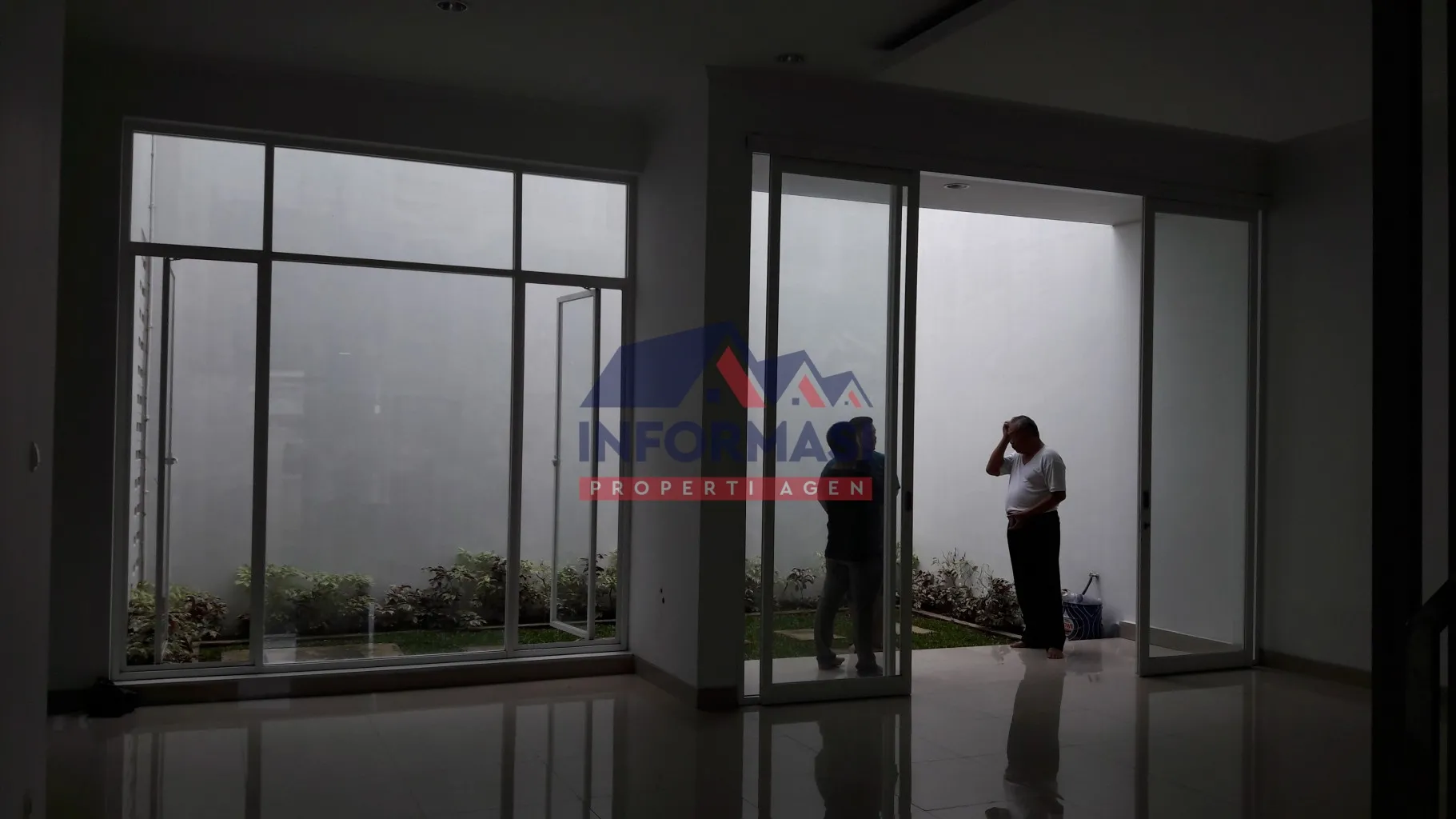 Dojual rumah jalan palm I. Lantai granit,masih dihuni. SHM.m