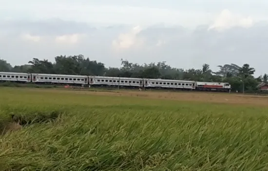 Tanah cocok utk investasi bersebelahan dn Stasiun Kereta Api