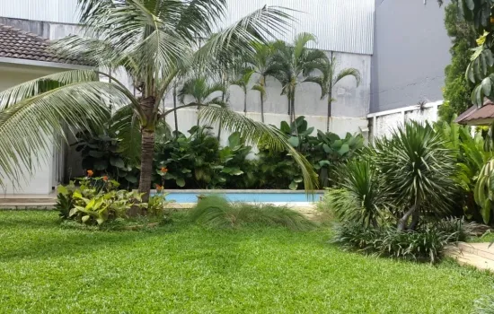rumah asri kemang 4KT 3+1KM ada kolam renang