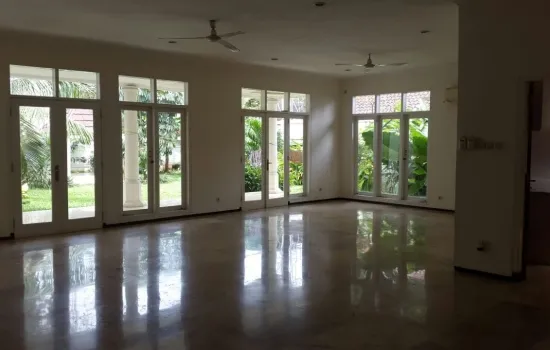 rumah asri kemang 4KT 3+1KM ada kolam renang