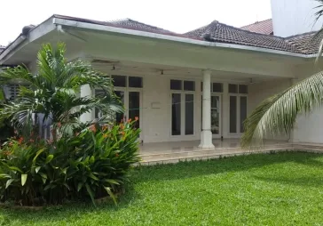 rumah asri kemang 4KT 3 1KM ada kolam renang