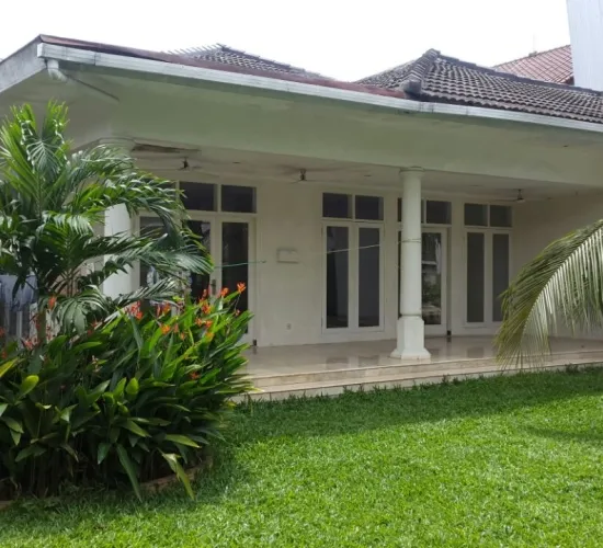 rumah asri kemang 4KT 3+1KM ada kolam renang