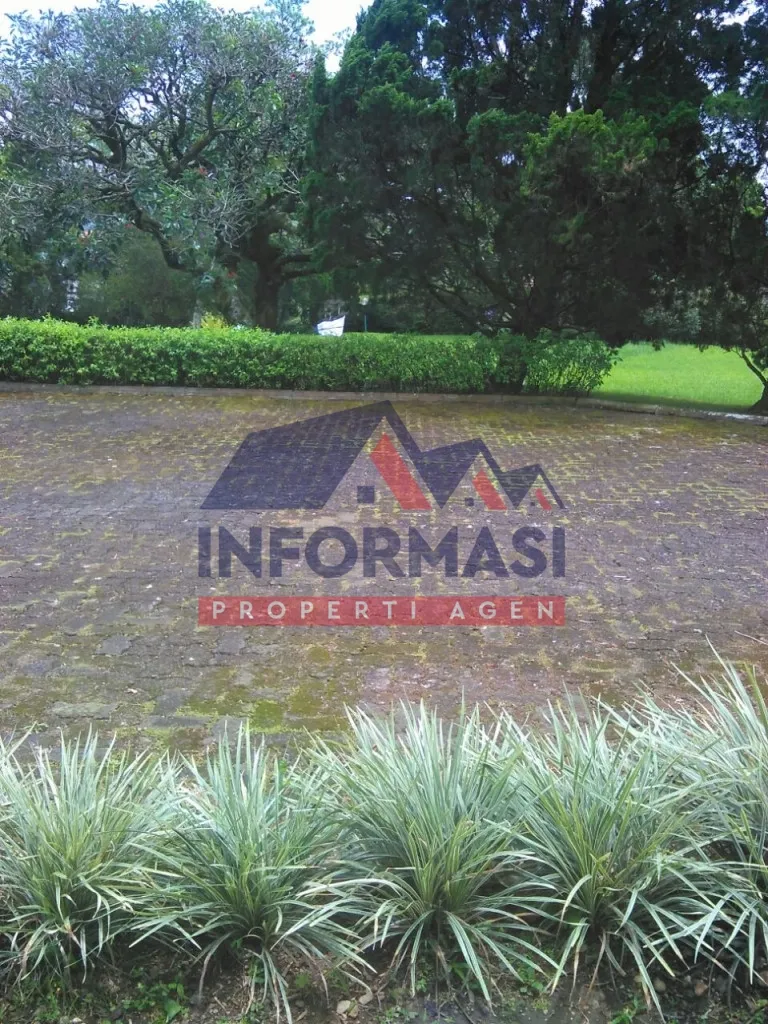 Villa berikut tanah lokasi daerah cipanas,puncak.Sangat bagu