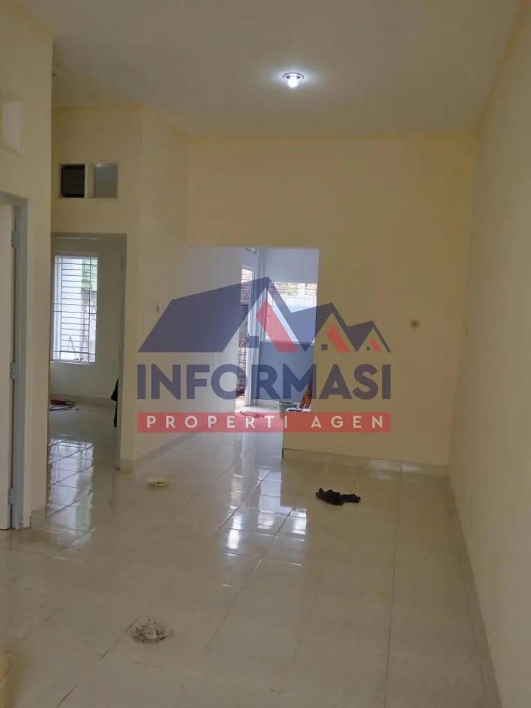 lokasi bagus, dekat metro permata