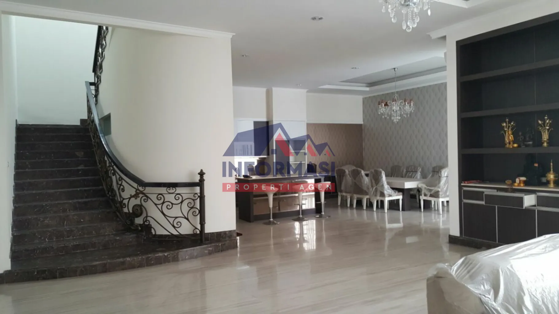 Rumah mewah cocok untuk keluarga bahagia.Sangat bagus dan mu