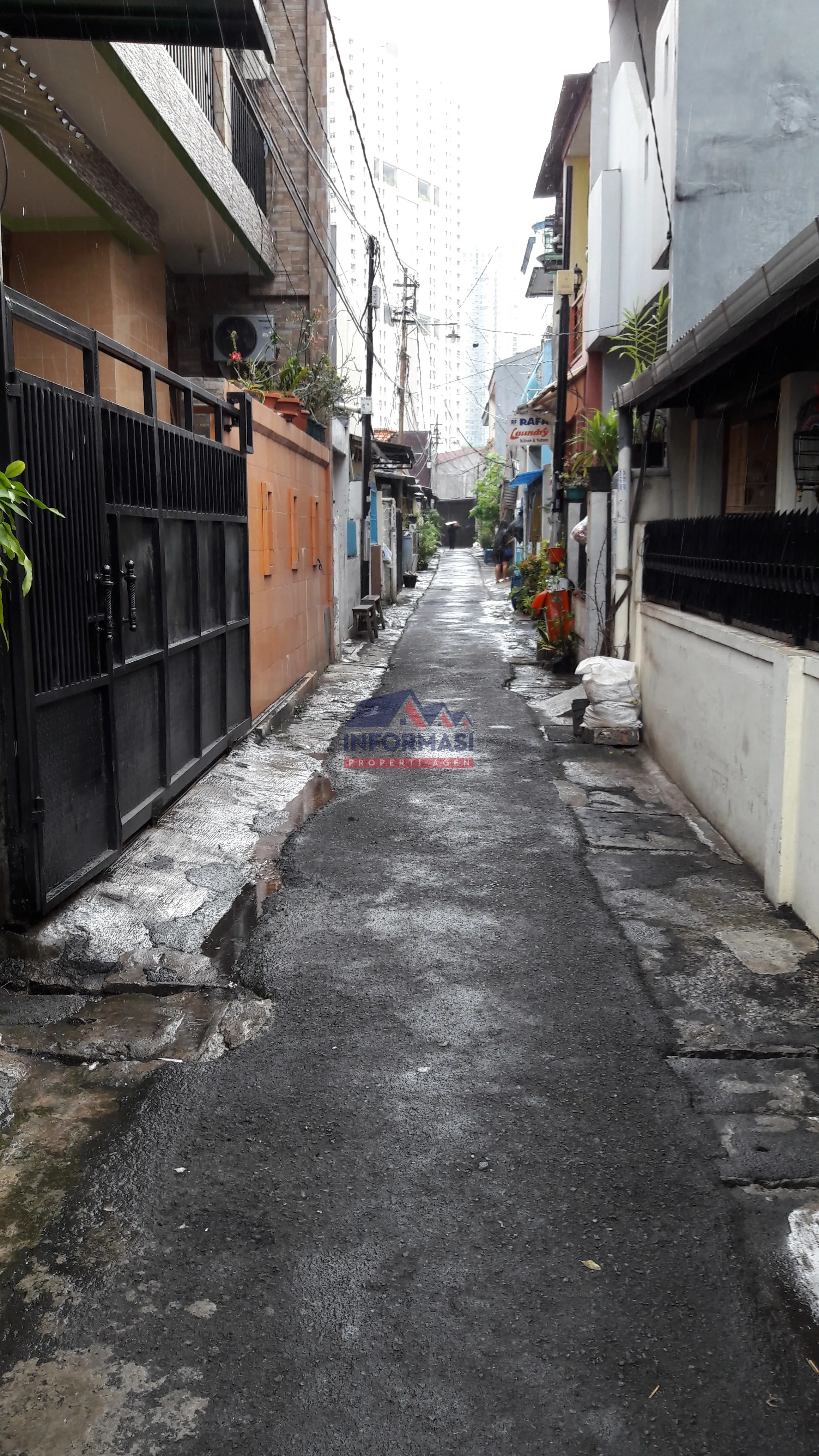 Rumah tua  jalan manggis,cocok dibangun kost2an untuk maha