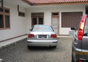 Rumah layak huni  berbatasan perumahan elite ermata buana
