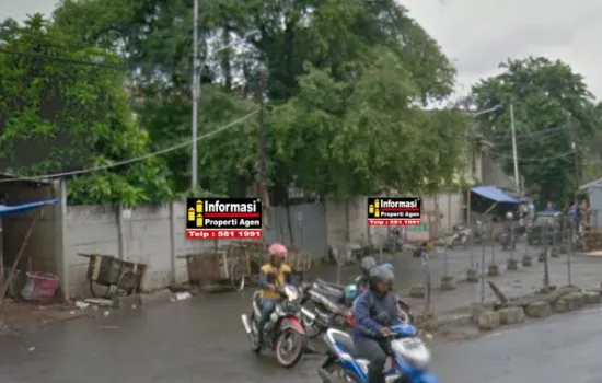 Sekitar daerah komersial yang ramai