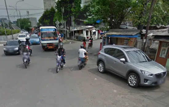 Sekitar daerah komersial yang ramai