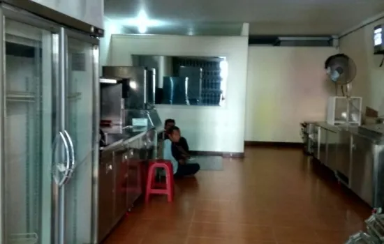 Ruko komersil 4 lantai siap pakai